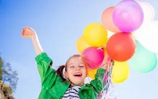 kid with balloons